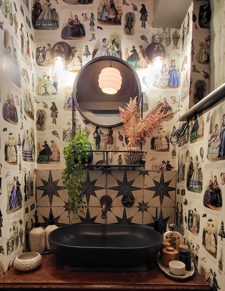 Visitorian Fashionista Wallpaper Tinted