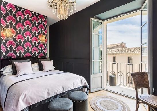 Showgirls Wallpaper Metallic Pink & Black